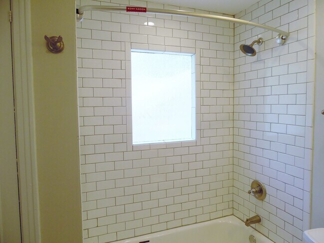 Building Photo - Remodeled Berkeley Triplex with 2 Bedrooms and 2 and 1/2 Baths