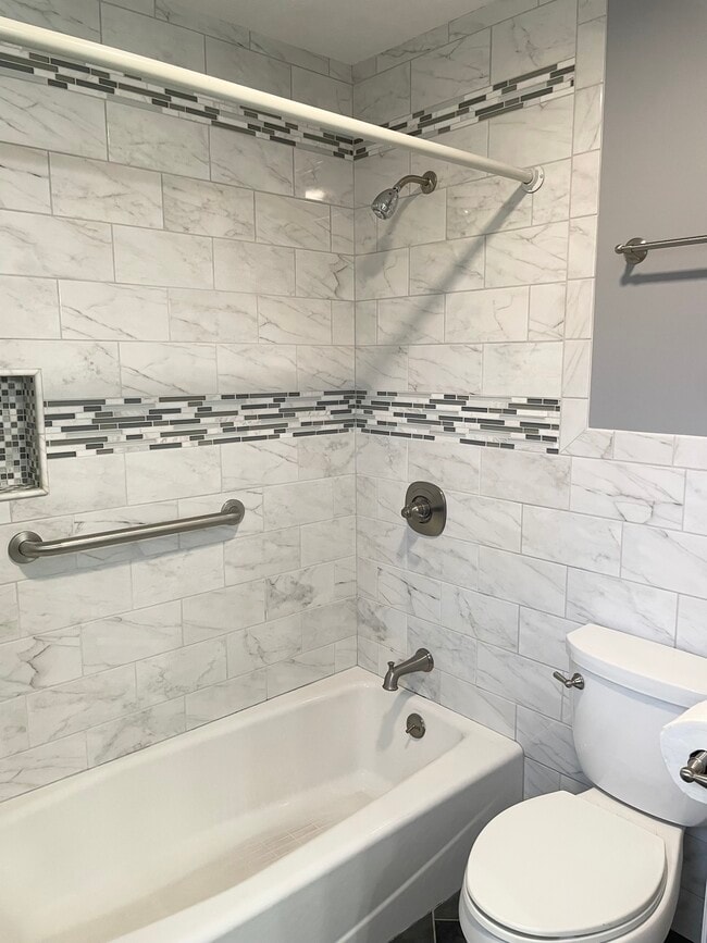 Building Photo - 290 Shawnee Dr