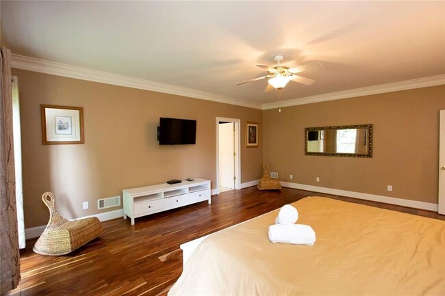 Building Photo - 2531 Old Salem Cir SE