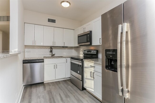 Building Photo - 1571 NE 44th St