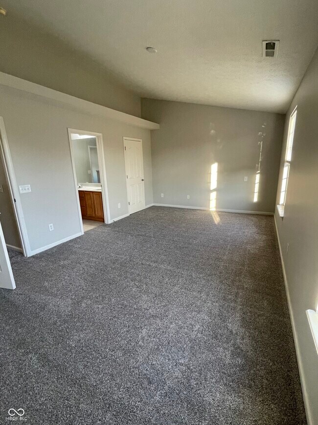 Building Photo - 13869 Willesden Cir