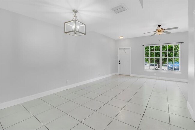 Building Photo - 9968 NW 57th Manor