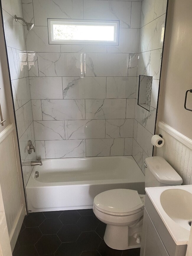 Building Photo - 1610 Bedford Ave