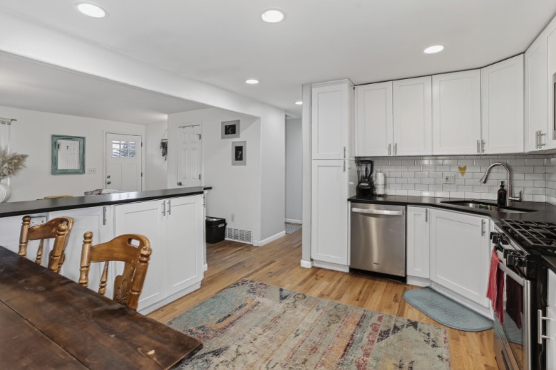 Building Photo - 15646 W 1st Dr