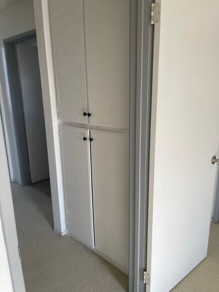 Building Photo - 1362 W Orange Grove Ave