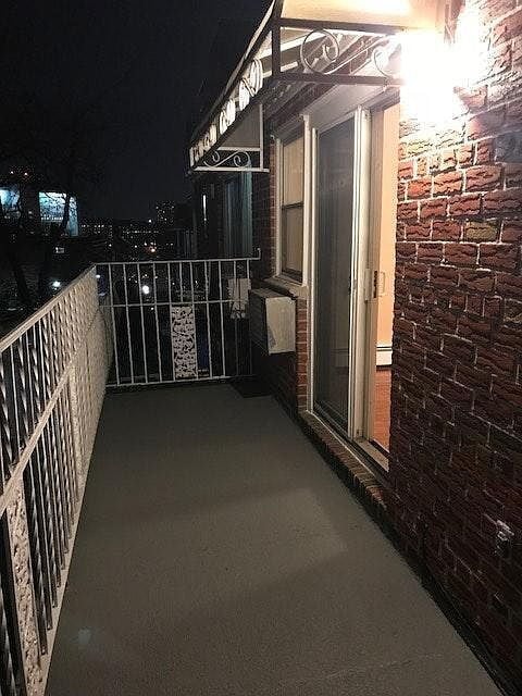 Building Photo - "Charming 3-Bedroom Oasis with 2 Full Bath...