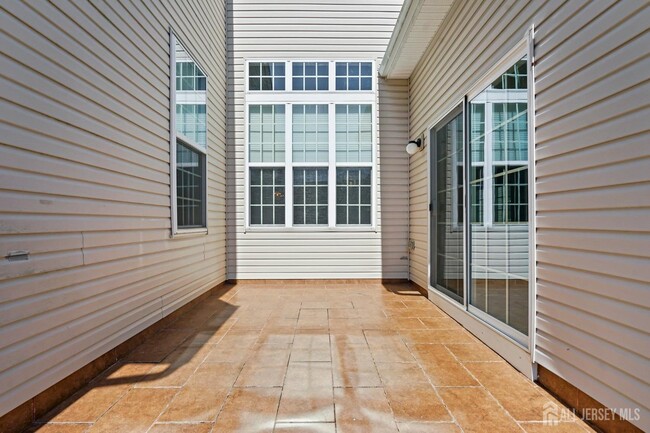 Building Photo - 37 Delmore Dr