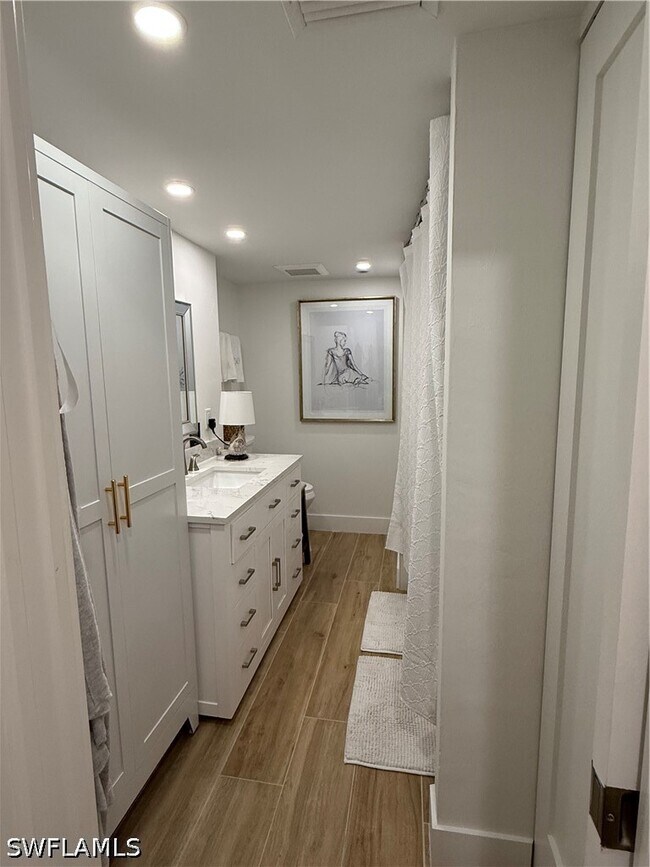 Building Photo - 302 2nd St S