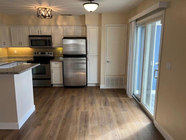 Building Photo - Remodeled 1 Bedroom Condo Fairfield *Star ...