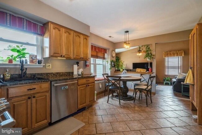 Building Photo - 104 Apley Dr