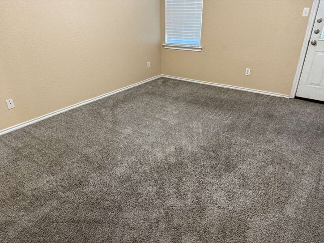 Building Photo - 1245 Redman Ave