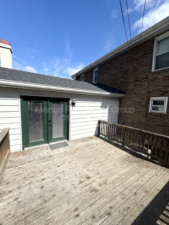 Building Photo - 19 Hardith Hill Ct
