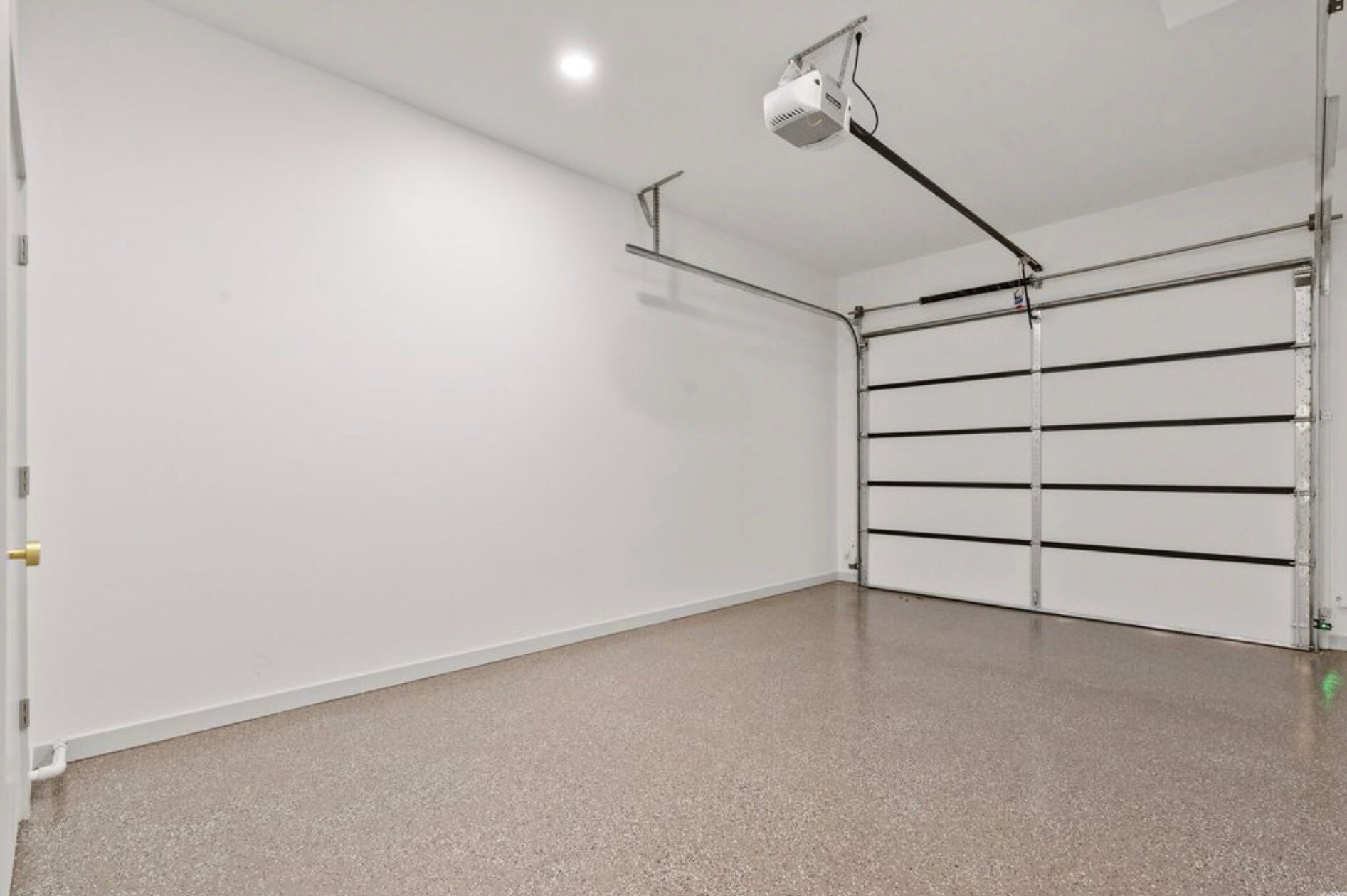 Building Photo - 137 Lakepointe Cove