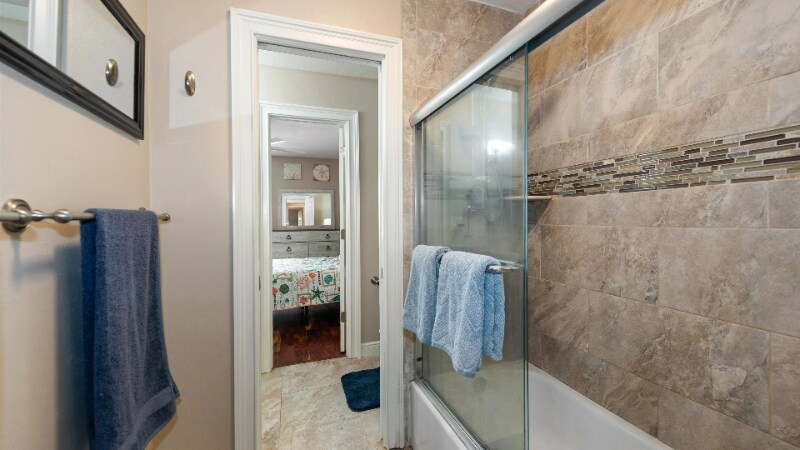 Building Photo - 6132 Lakefront Dr