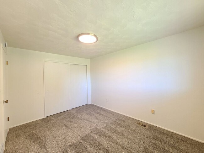 Building Photo - $2,400.00 - 4 Bed / 2 Bath Home in Upper South Hill with Large Backyard