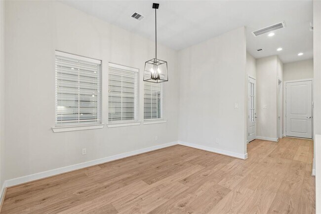 Building Photo - 1608 Northwood St