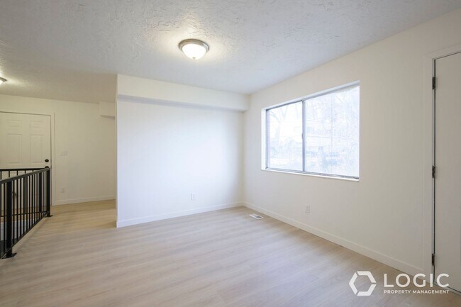 Building Photo - 3151 Quincy Ave