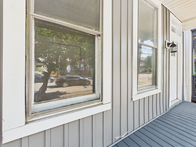 Building Photo - 2108 W Cary St