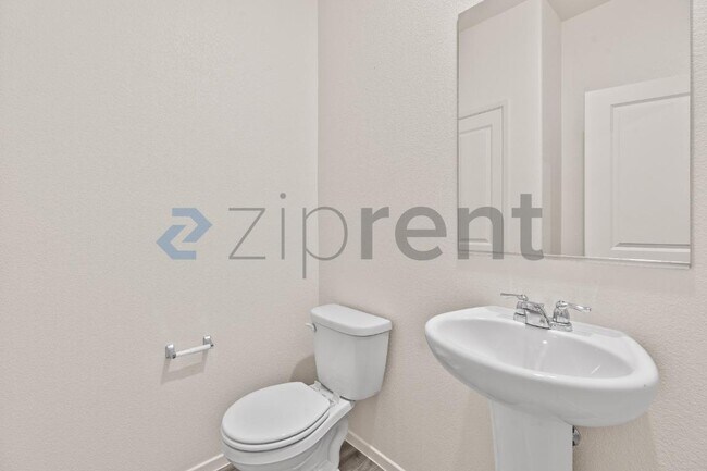 Building Photo - Unit Unit 3