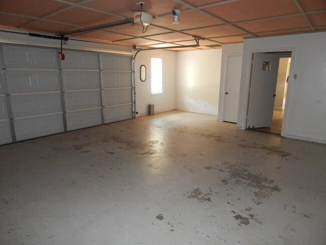 Building Photo - 808 Corey Dr