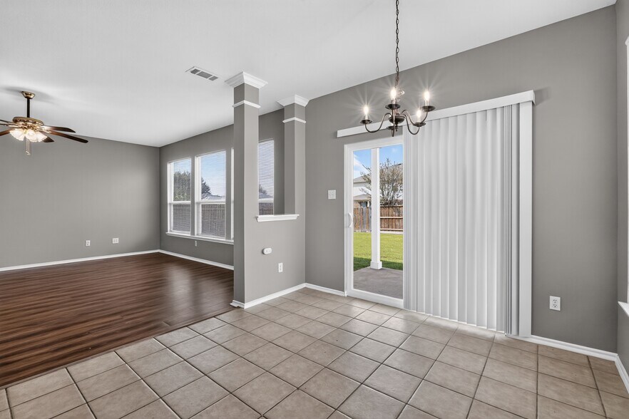 Building Photo - 217 Pinewood Trl