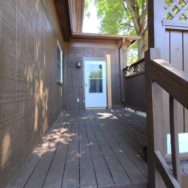 Building Photo - 309 Lake St