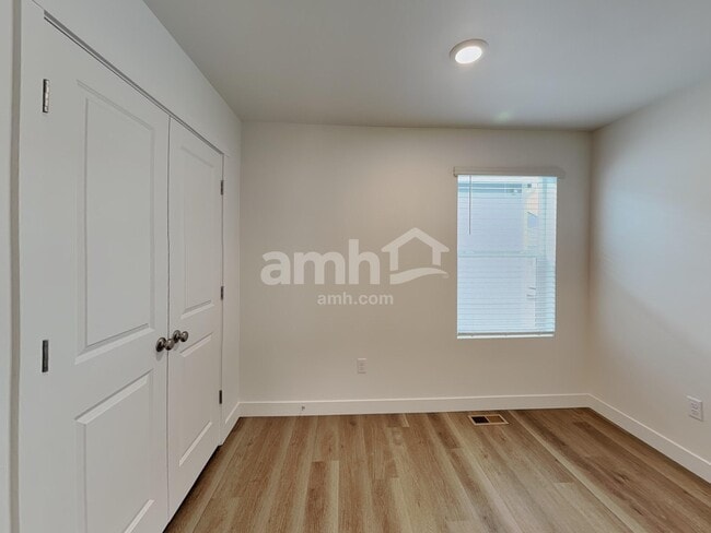 Building Photo - 4823 85th Dr NE