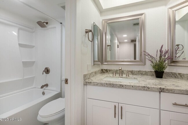Building Photo - 7557 N Dreamy Draw Dr