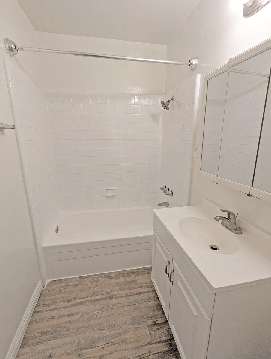 Building Photo - 3827 Girard Ave