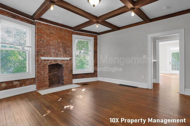 Building Photo - 382 Carpenter St