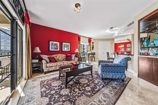 Building Photo - 2401 N Ocean Blvd