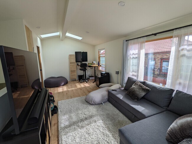 Building Photo - 820 46th St