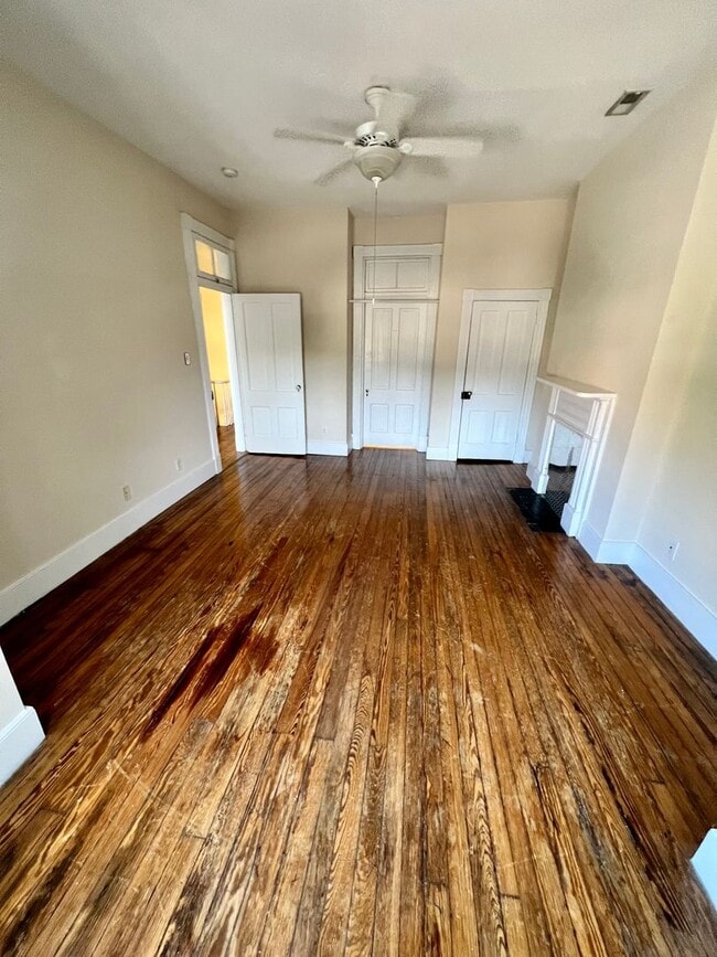 Building Photo - 212 W Main St