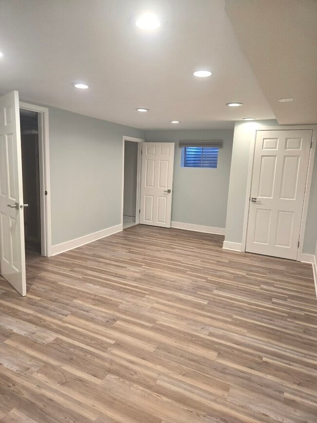 Building Photo - 360 W Inverrary Ln