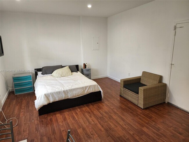 Building Photo - 1345 Pennsylvania Ave