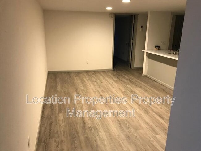 Building Photo - 1734 W 19th Terrace