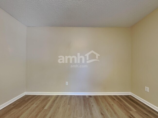 Building Photo - 14 Hidden Lakes Ln