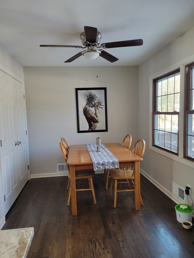 Building Photo - 9859 Connell Dr