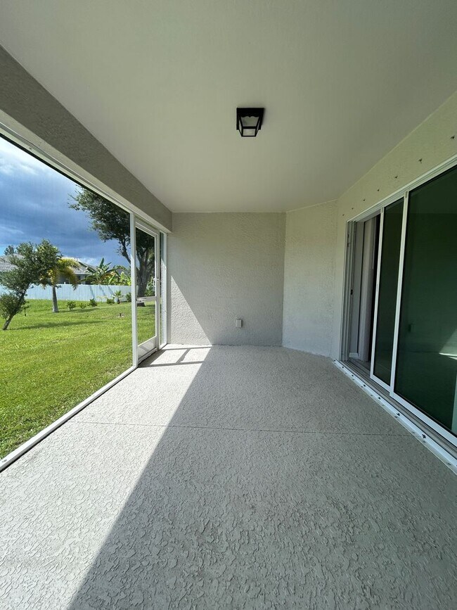 Building Photo - 4 Bedrooms 2 Baths Single-Family Fenced Ho...