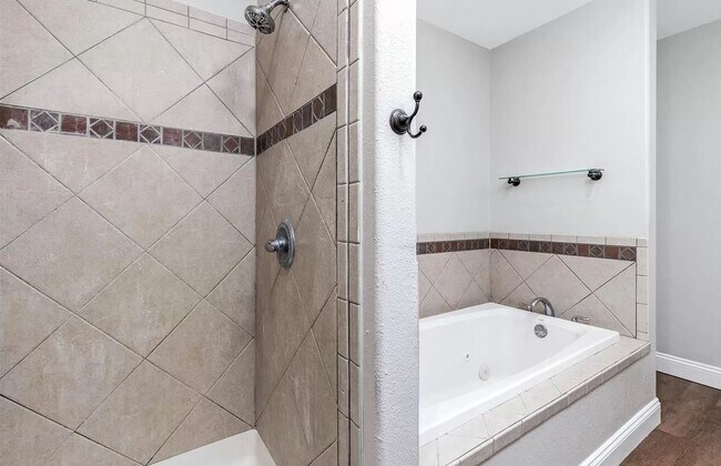 Building Photo - 5 Bedroom Home Located in Waynesville, MO!