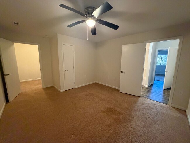 Building Photo - 114 Harvest Dr