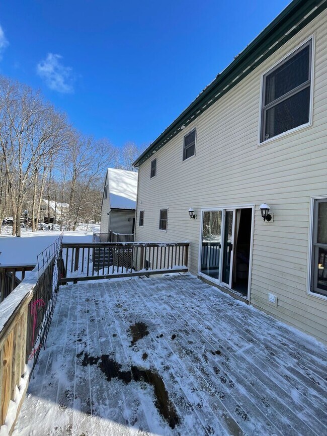Building Photo - New listing!! A beautiful 3 bedroom 2.5 ba...