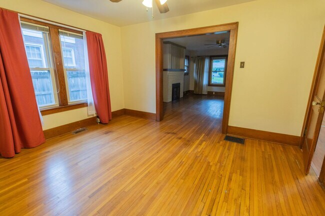 Building Photo - 203 Edgewood Ave