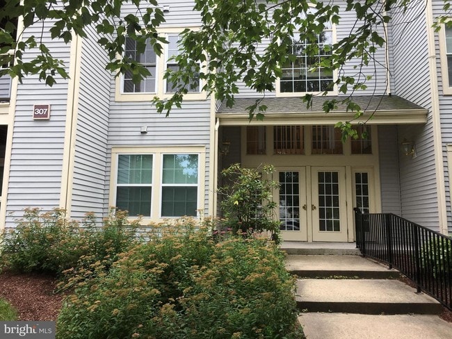 Building Photo - 307 Trinity Ct