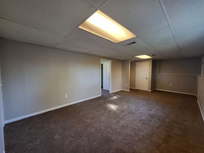 Building Photo - 4 Bedroom split-level home with garage!