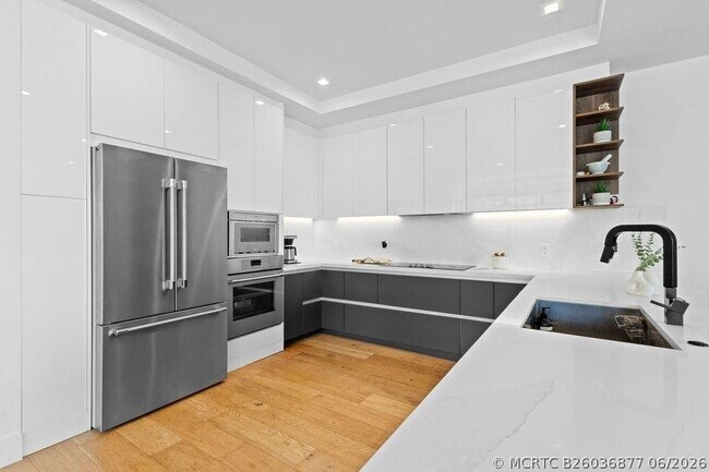 Building Photo - 705 SW 8th Terrace