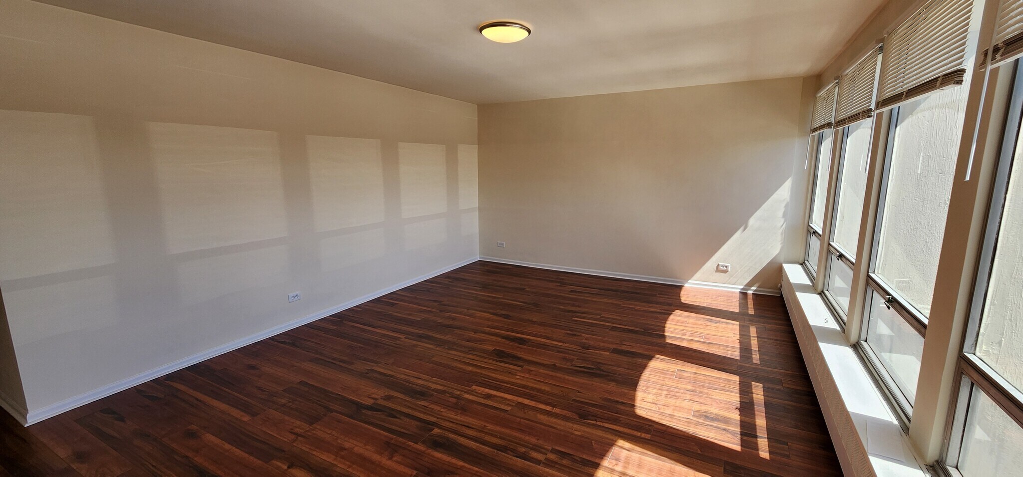Building Photo - 1400 E 55th Plz