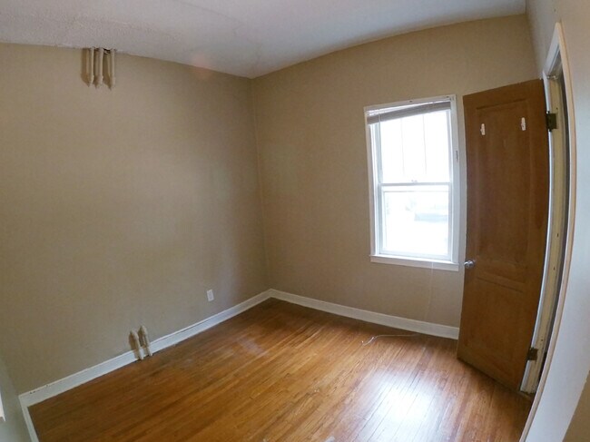 Bedroom 2 - 527 6th Ave SW
