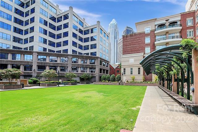 Building Photo - 400 N Church St
