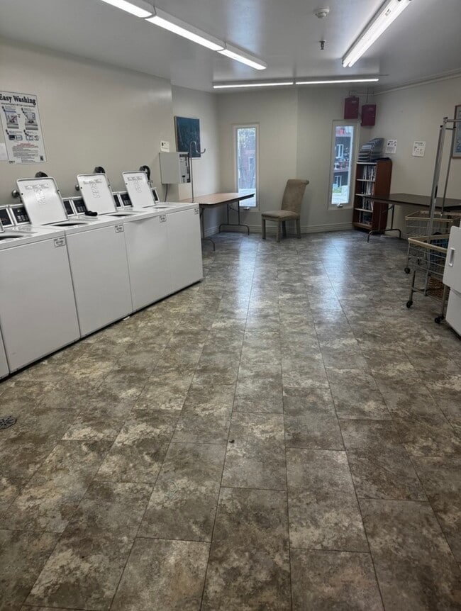 Building Photo - 1525 Sander Ct